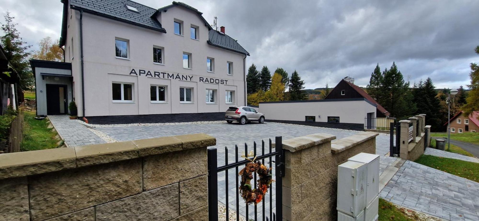 Apartmany Radost Kovarska Luaran gambar