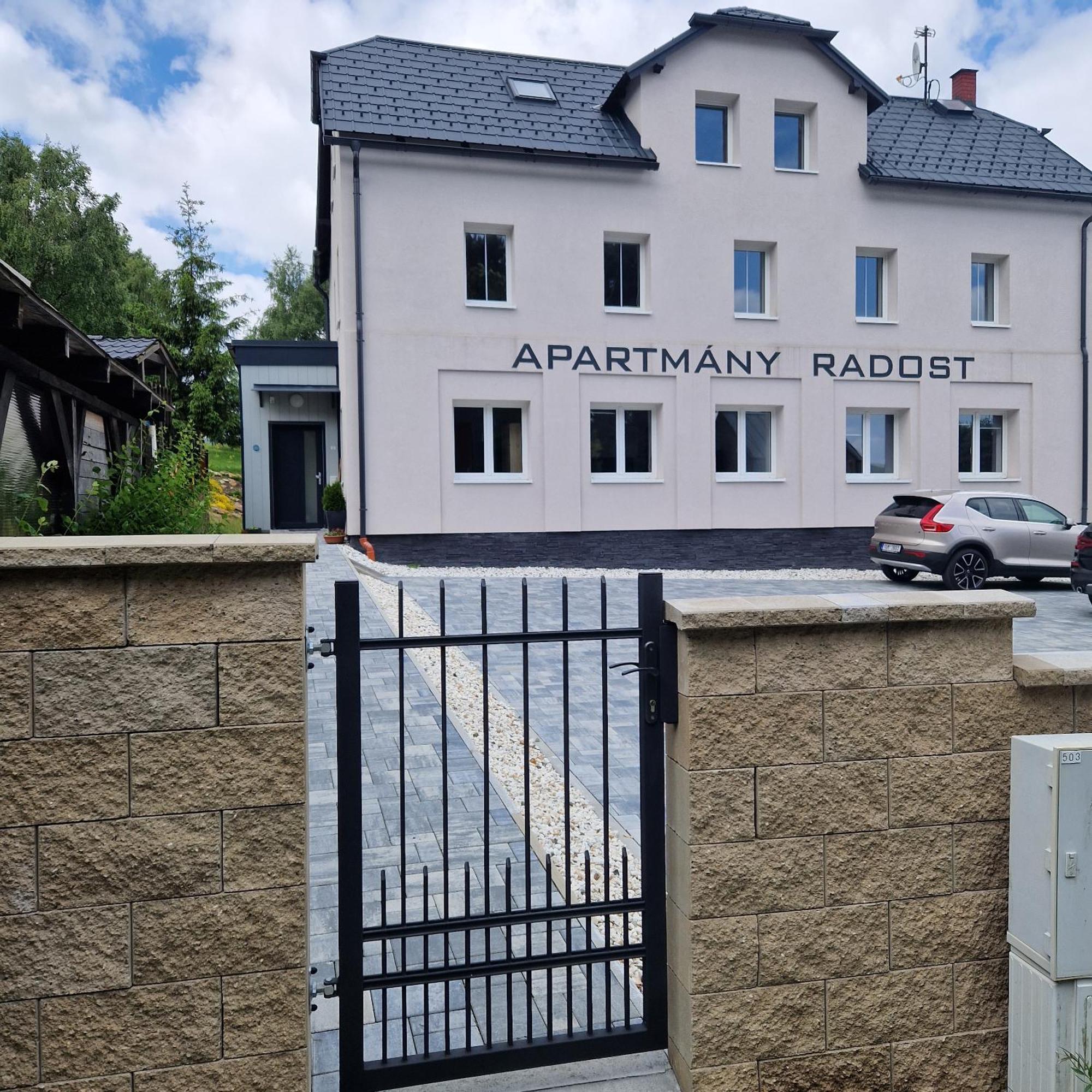 Apartmany Radost Kovarska Luaran gambar